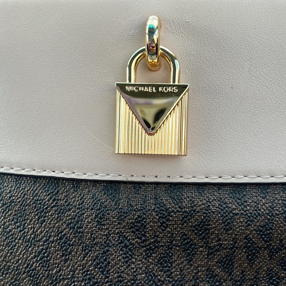 𝐌𝐈𝐂𝐇𝐀𝐄𝐋 𝐊𝐎𝐑𝐒 𝐋𝐀𝐑𝐆𝐄 𝐆𝐑𝐀𝐌𝐄𝐑𝐂𝐘 𝐓𝐎𝐓𝐄 & 𝐖𝐑𝐈𝐒𝐓𝐋𝐄𝐓 - Picture 7 of 10